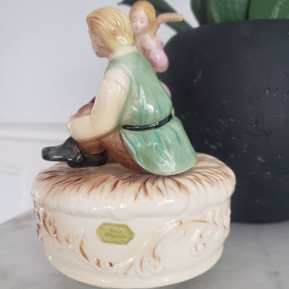 Vtg Josef Originals Loving Couple Ceramic Moving Figurine & Rotating Music Box - Picture 13 of 15